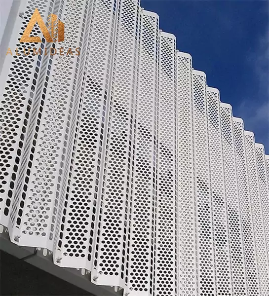 Protection solaire architecturale moderne en aluminium