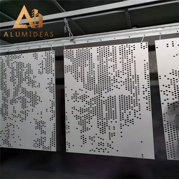 قطع ورقة الألومنيوم باستخدام الحاسب الآلي