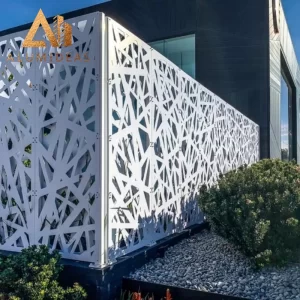 Maßgeschneiderte Architektur-Sichtschutzpaneele für Metallzäune
