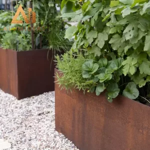Jardineras modernas de acero corten elaboradas a mano.